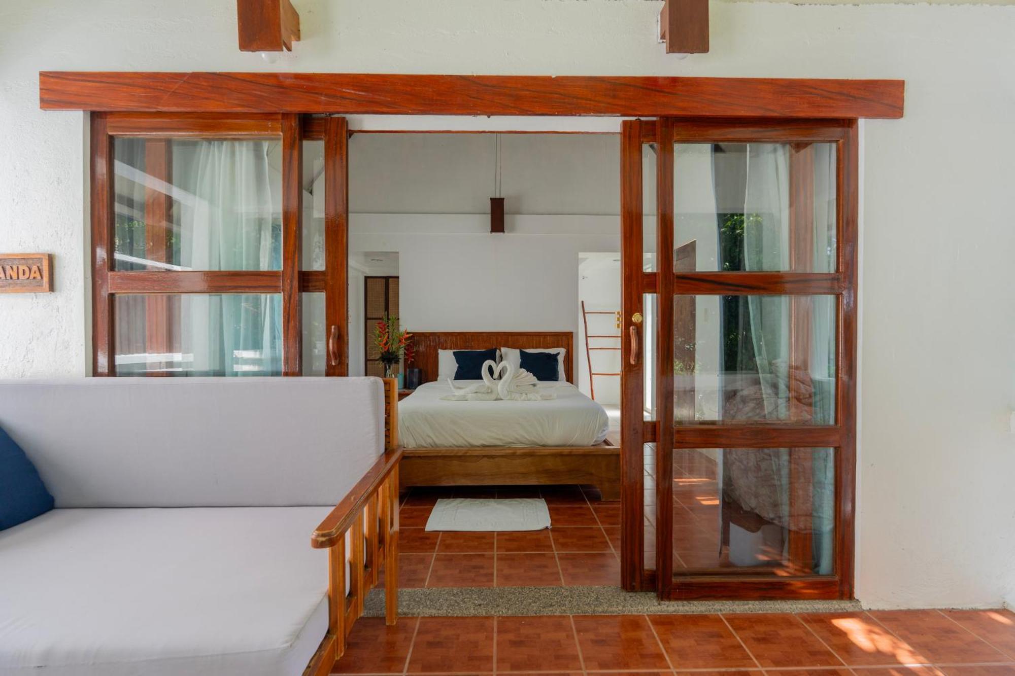 Casalay Boutique Villas & Dive Пуэрто-Галера Экстерьер фото